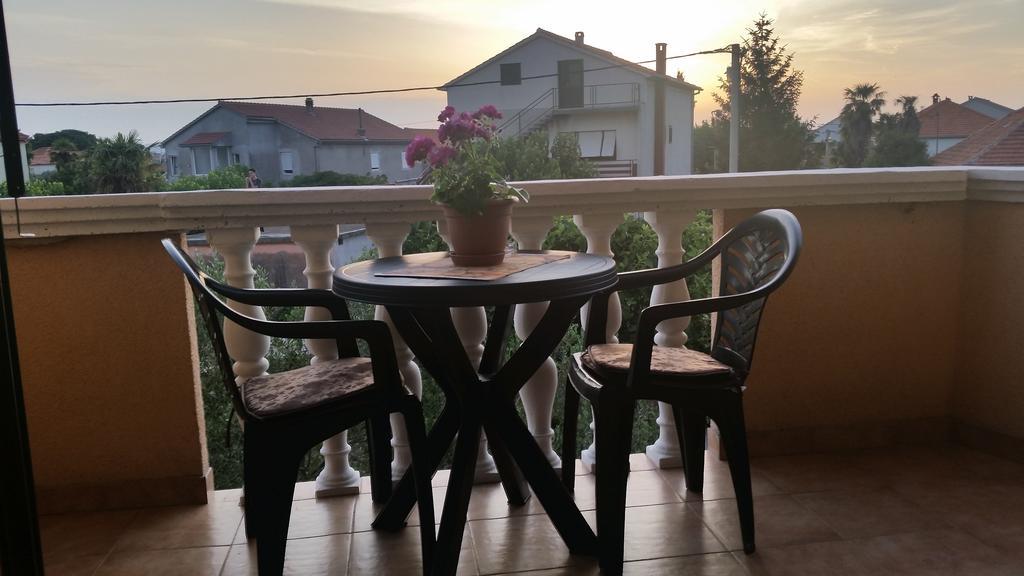 Apartments Dano Sukošan Kamer foto